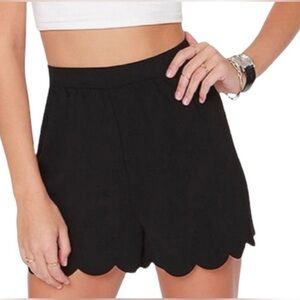 Monteau Los Angeles High Waist Scallop Hem Shorts Lightweight Summer Beach
